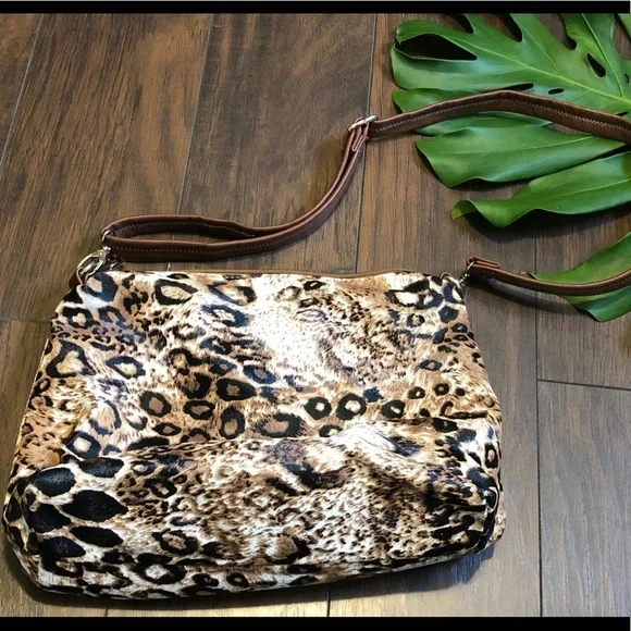 CABRELLI & Co CROSSBODY Leopard Crossbody in Khaki animal print bag. New - Picture 4 of 9